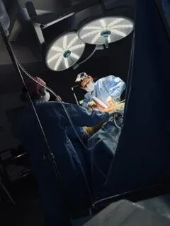 Dr. Mateus em cirurgia